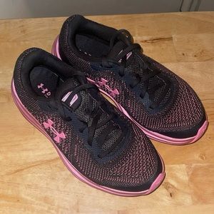 Under armour liquify deluxe foam gray pink size 4y